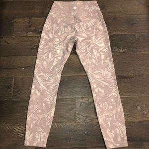 lululemon athletica wunder unders size 4